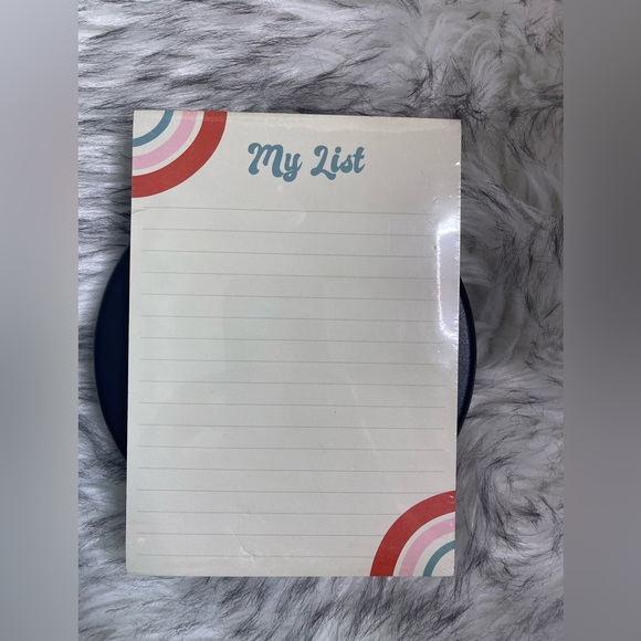 Lily McGee stationary.  Total of 100 pages. - Picture 1 of 3